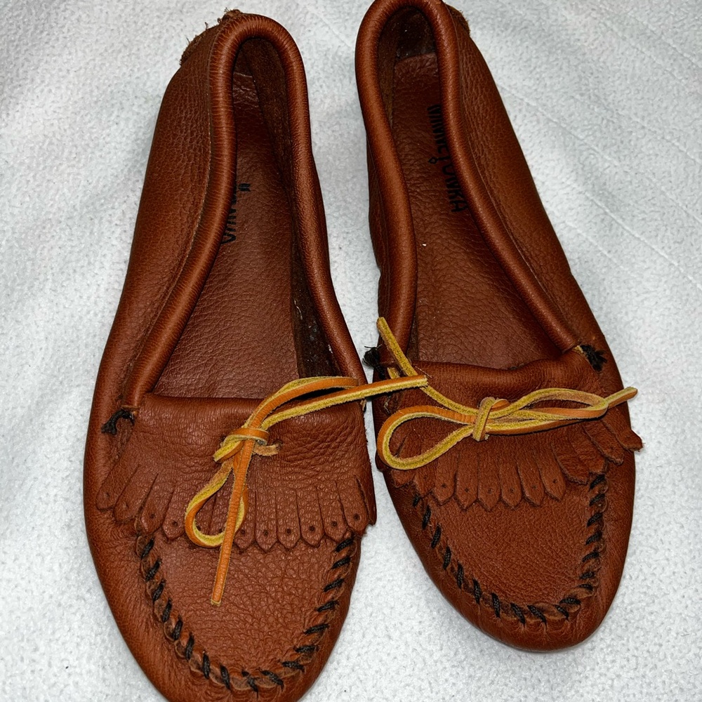 Minnetonka Rich Brown Leather Footwear size 8.5 hard soled vguc old money